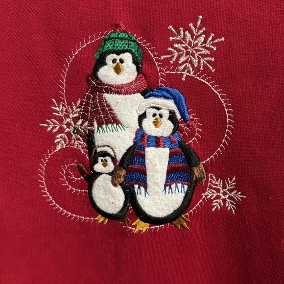 Studio Works woman’s winter sweatshirt w: penguins Sz Medium, great condition - Picture 2 of 6